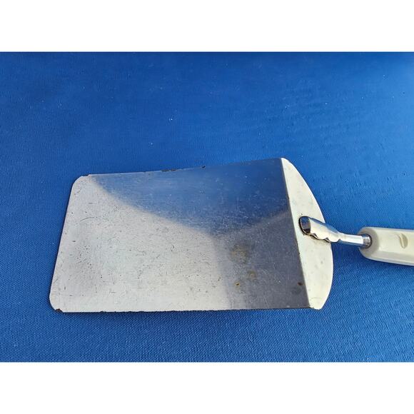 Vintage Chief Spatula/Flipper 11" (inches) w/White Plastic Handle - Picture 9 of 12